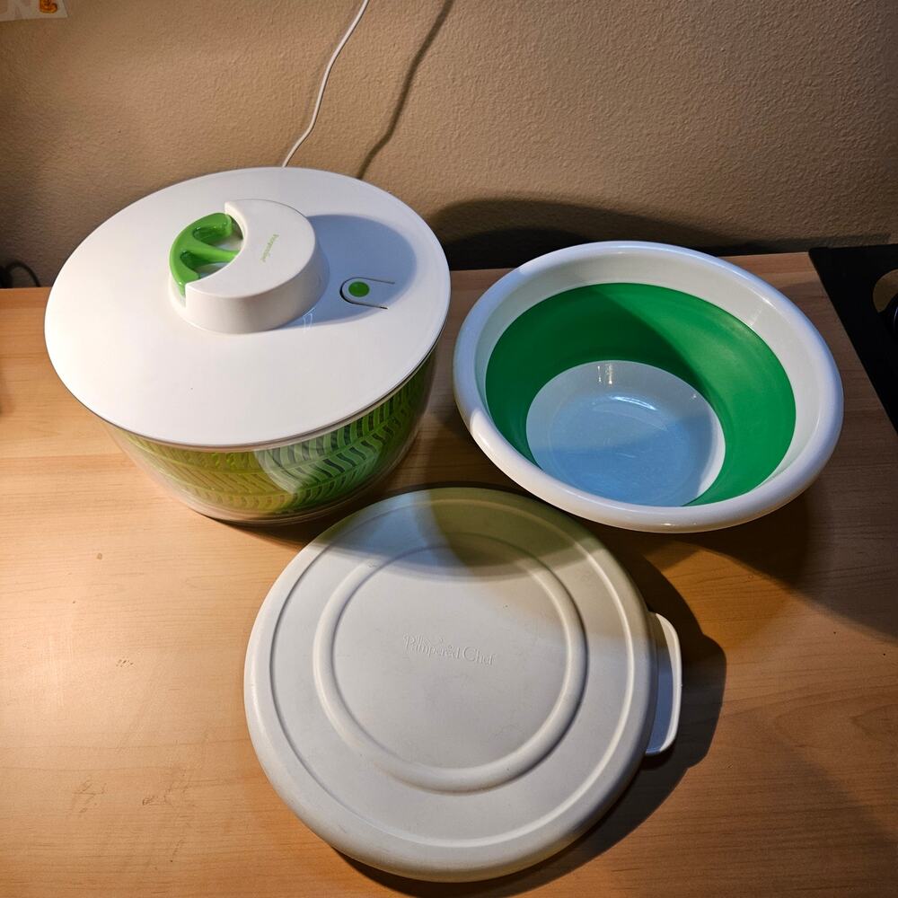 Progressive Salad Spinner and Pampered Chef Collapsible Bowl Set